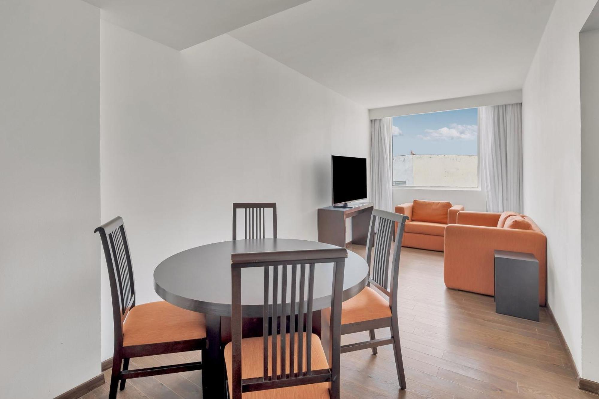 Junior Suite,1543369624:JPEG