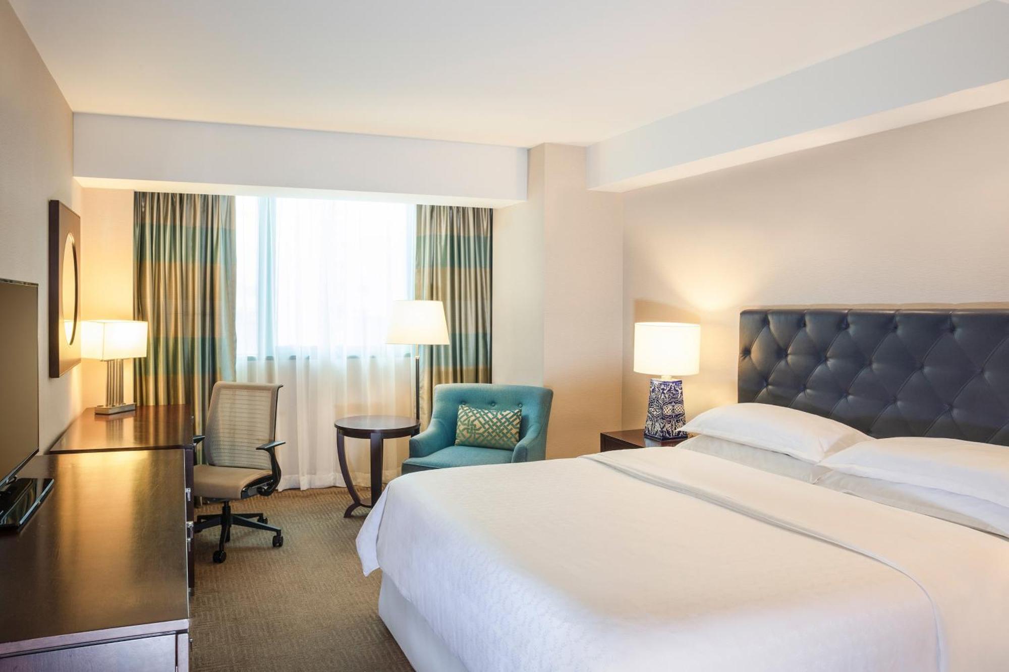 Business Deluxe, Guest room, 1 King,1613663913:JPEG