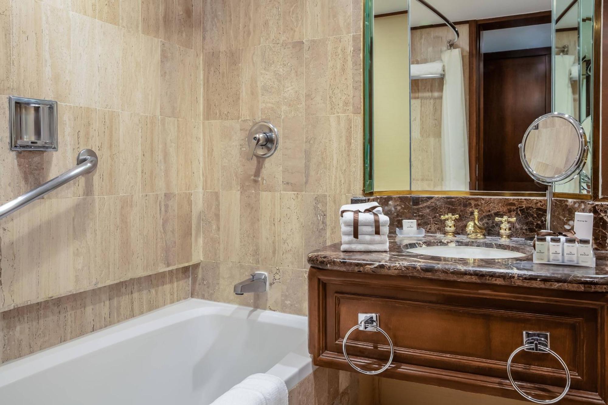Business Deluxe, Guest room, 1 Queen, Reforma Tower,1613663931:JPEG